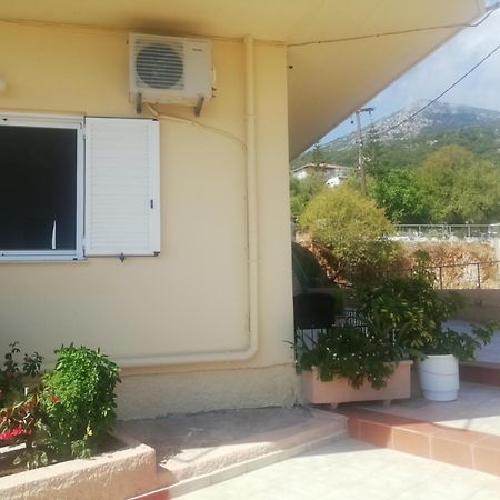Maria's Apartement Poros  Bagian luar foto